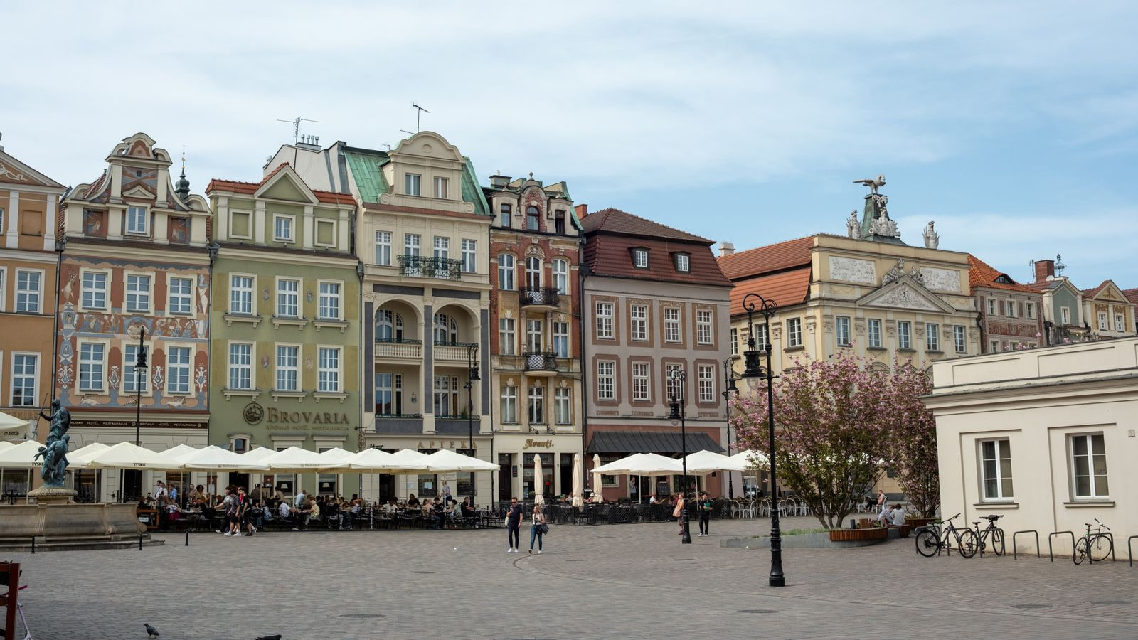 Płyta Starego Rynku w Poznaniu tuż za rogiem apartamentów