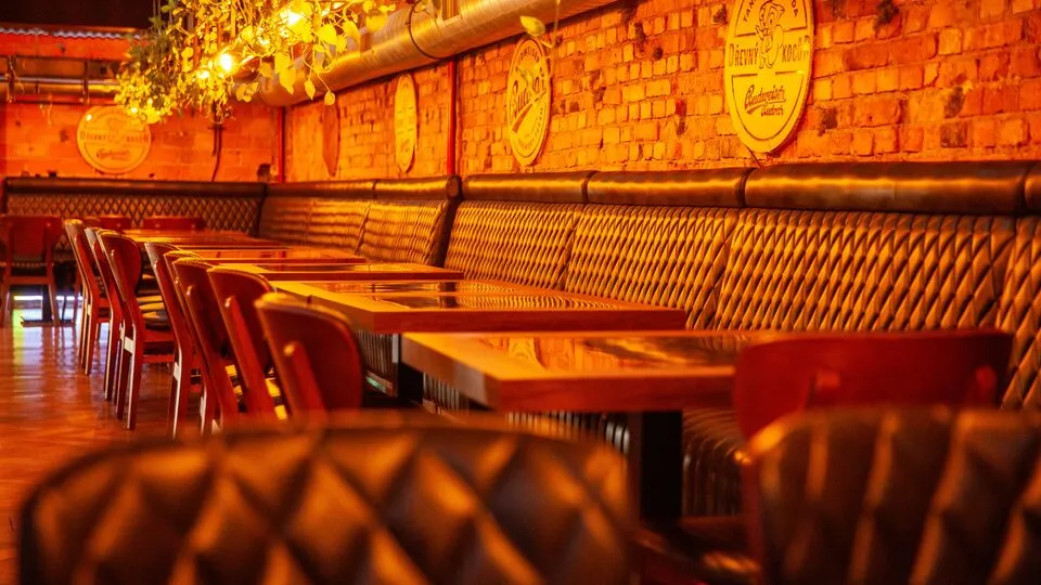 Cosy interior in wood and leather – Dřevný Kocúr, Stary Rynek 77, Poznań
