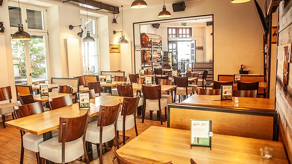 Tables by the window at Czech restaurant Dřevný Kocúr Poznań