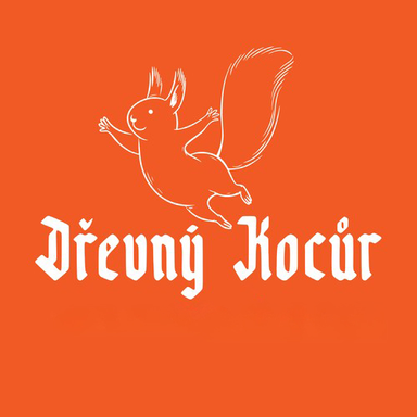 Dřevný Kocúr – logo z wiewiórką