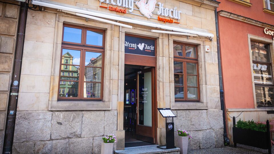 Ogródek przed Dřevný Kocúr przy Placu Solnym we Wrocławiu